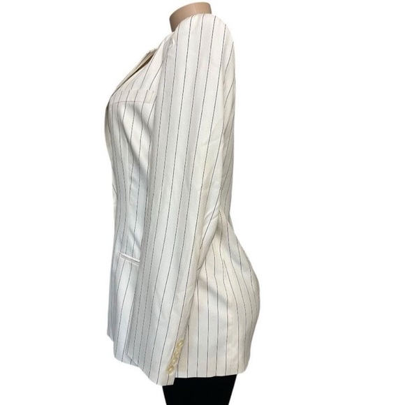 Ralph Lauren stripped women’s blazer. - Picture 2 of 7